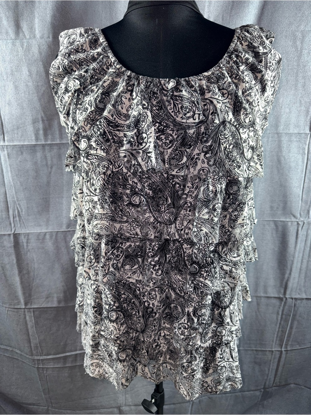 2708-Lady Noiz Black and White Paisley Tiered Ruffle Tunic